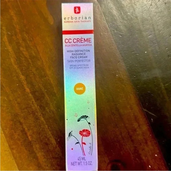ERBORIAN CC CREME
SKIN PERFECTOR
COLOR :DORE - Picture 2 of 3